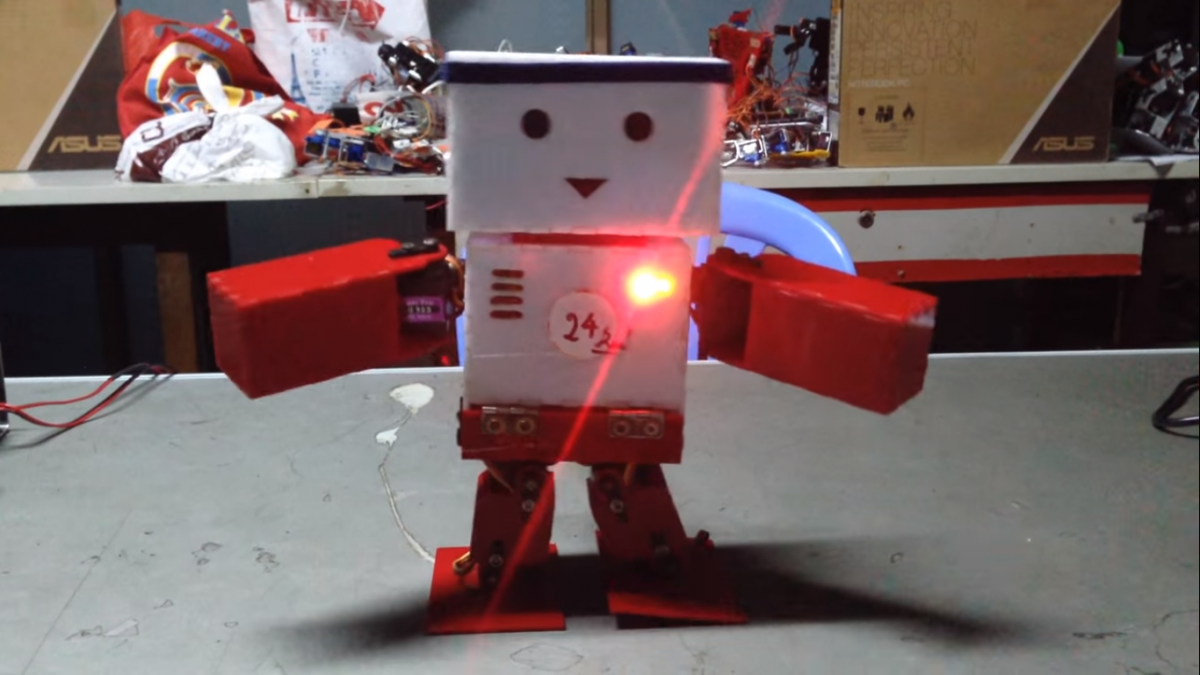 Hotboy in International Daning robot contest 2016 – Trường Đại Học Sư Phạm Kỹ Thuật TPHCM